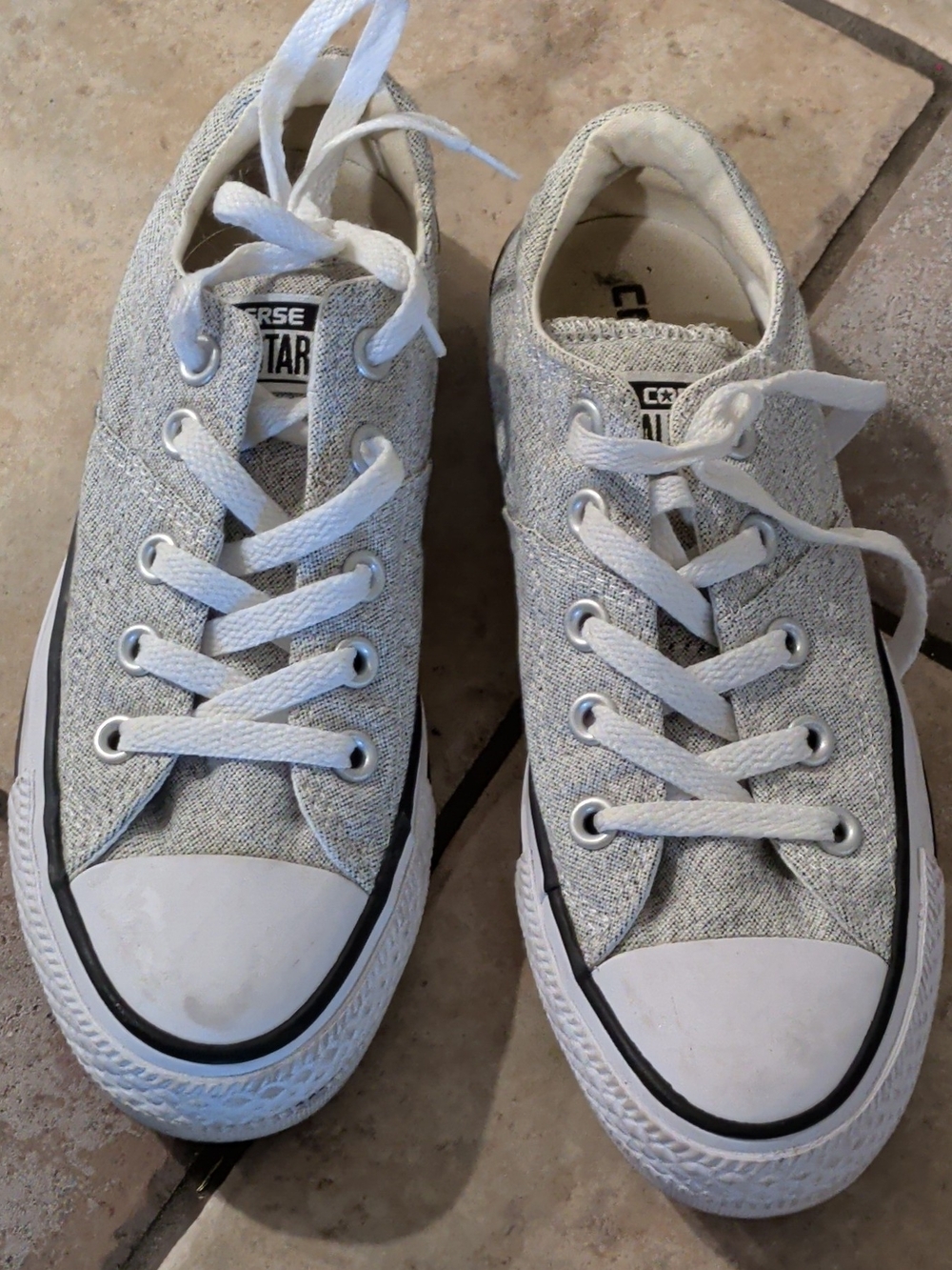 Converse Women's  Size 6 Low Top Sneakers in Light Gray and White